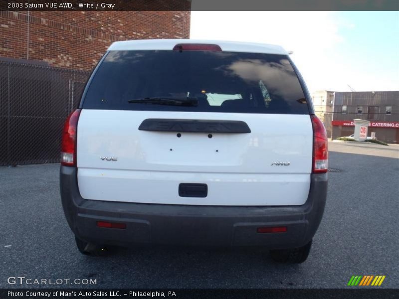 White / Gray 2003 Saturn VUE AWD