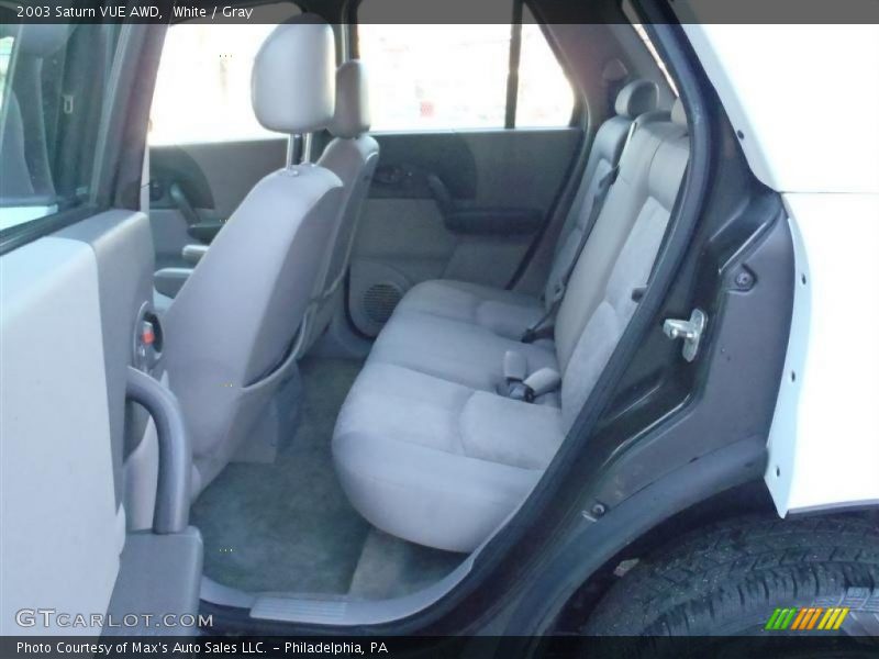 White / Gray 2003 Saturn VUE AWD