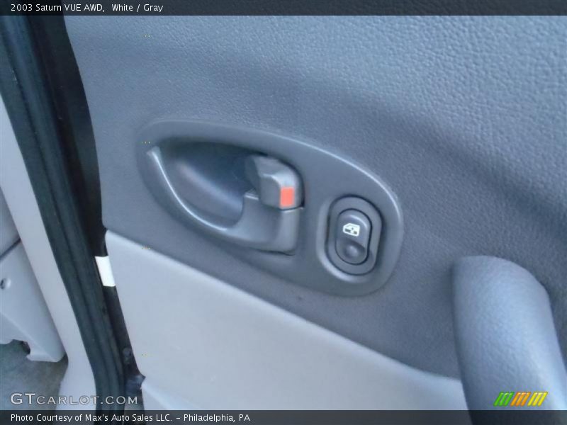 White / Gray 2003 Saturn VUE AWD