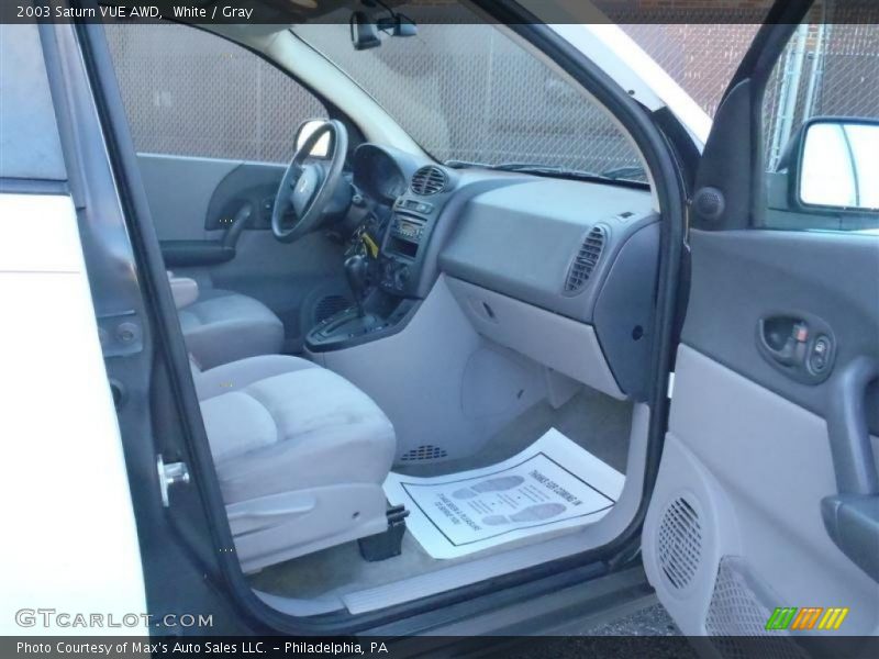 White / Gray 2003 Saturn VUE AWD