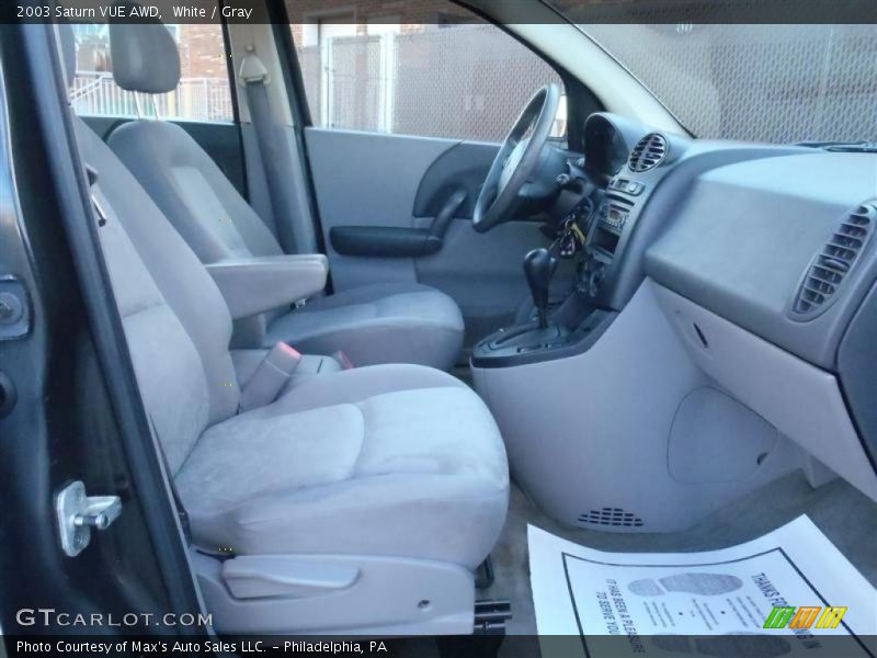 White / Gray 2003 Saturn VUE AWD