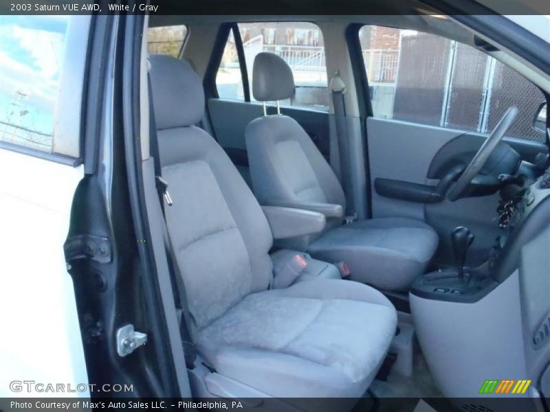 White / Gray 2003 Saturn VUE AWD