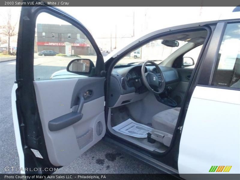 White / Gray 2003 Saturn VUE AWD