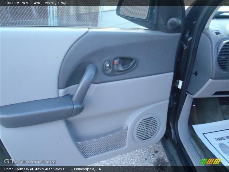 White / Gray 2003 Saturn VUE AWD