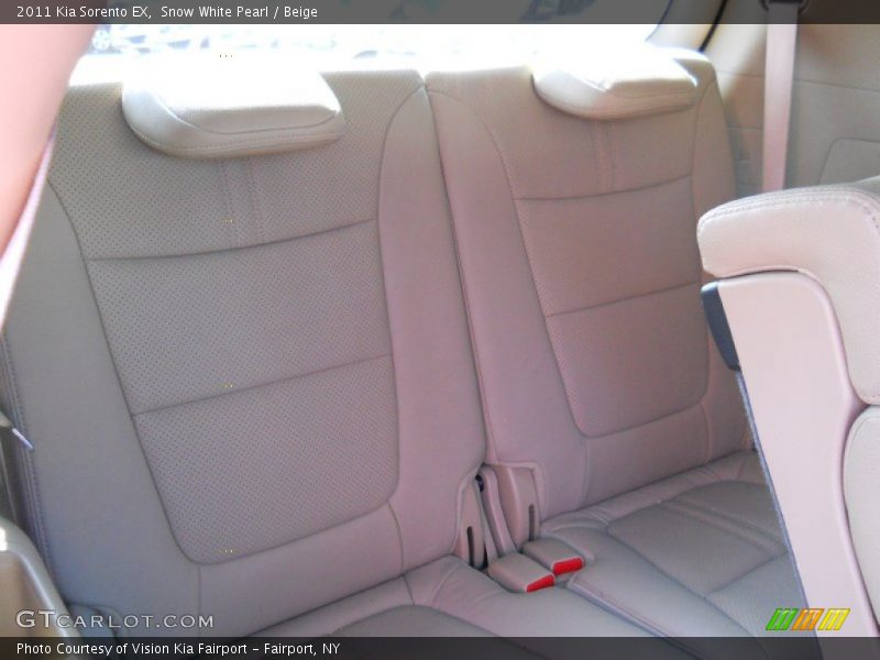 Snow White Pearl / Beige 2011 Kia Sorento EX