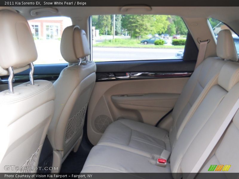 Snow White Pearl / Beige 2011 Kia Sorento EX