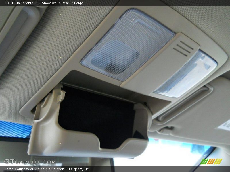 Snow White Pearl / Beige 2011 Kia Sorento EX