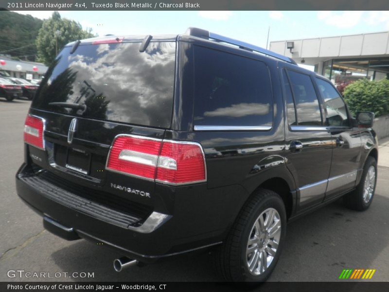 Tuxedo Black Metallic / Charcoal Black 2011 Lincoln Navigator 4x4