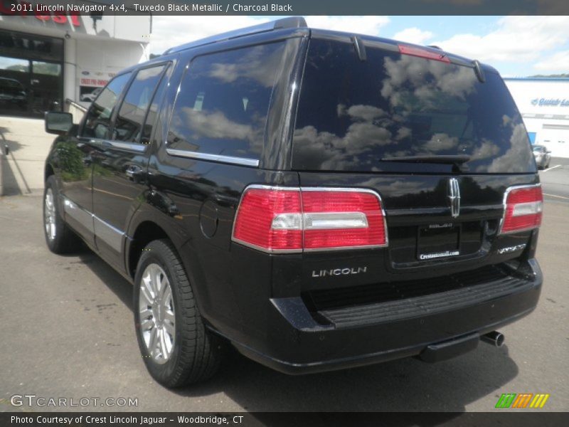 Tuxedo Black Metallic / Charcoal Black 2011 Lincoln Navigator 4x4