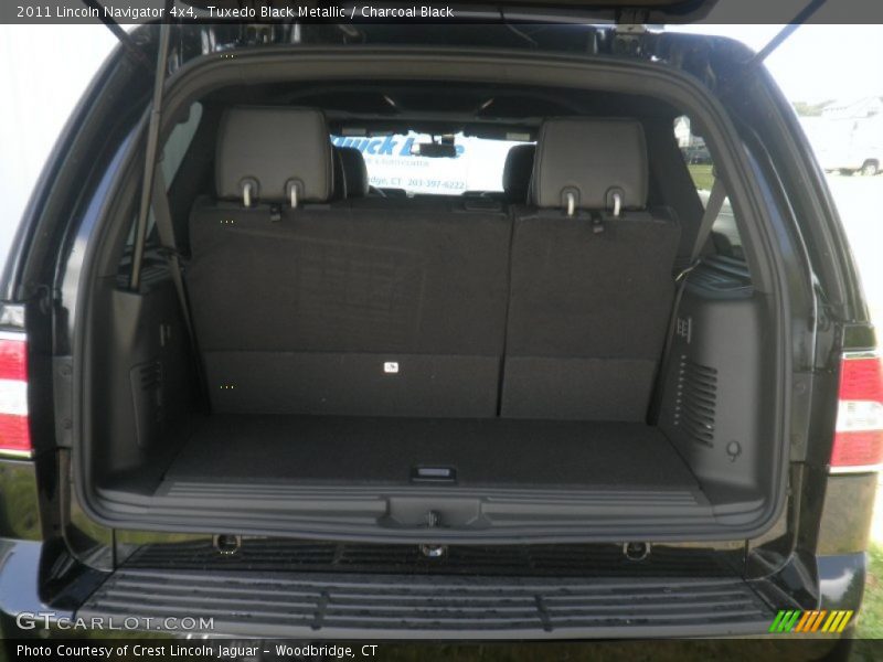 Tuxedo Black Metallic / Charcoal Black 2011 Lincoln Navigator 4x4