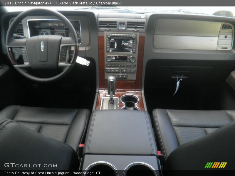 Tuxedo Black Metallic / Charcoal Black 2011 Lincoln Navigator 4x4