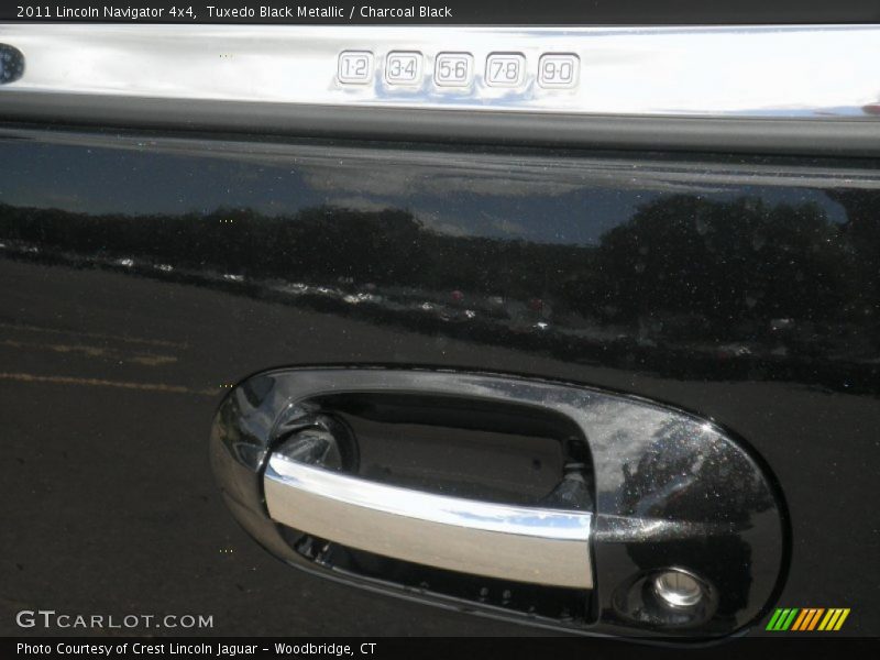 Tuxedo Black Metallic / Charcoal Black 2011 Lincoln Navigator 4x4