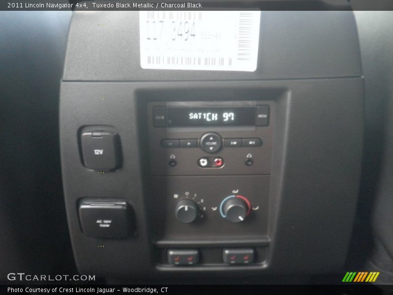 Tuxedo Black Metallic / Charcoal Black 2011 Lincoln Navigator 4x4