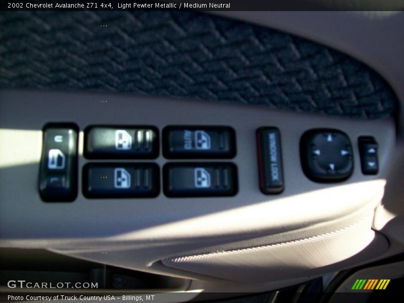 Light Pewter Metallic / Medium Neutral 2002 Chevrolet Avalanche Z71 4x4