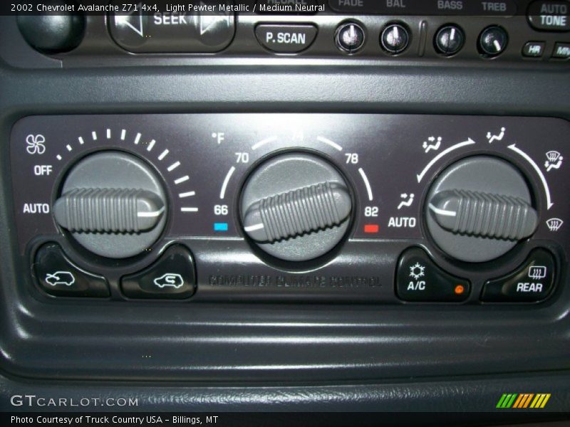 Light Pewter Metallic / Medium Neutral 2002 Chevrolet Avalanche Z71 4x4