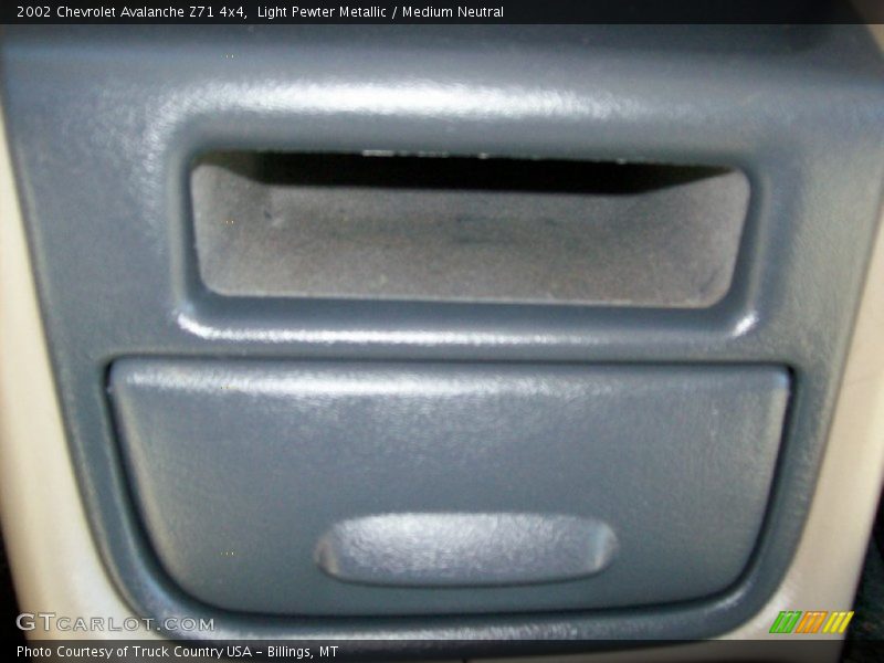 Light Pewter Metallic / Medium Neutral 2002 Chevrolet Avalanche Z71 4x4