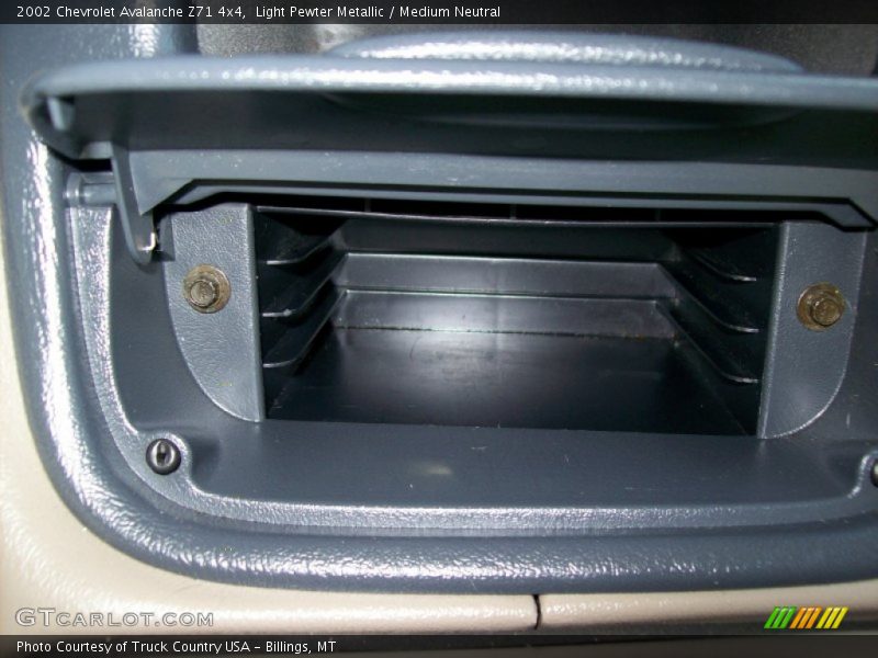 Light Pewter Metallic / Medium Neutral 2002 Chevrolet Avalanche Z71 4x4