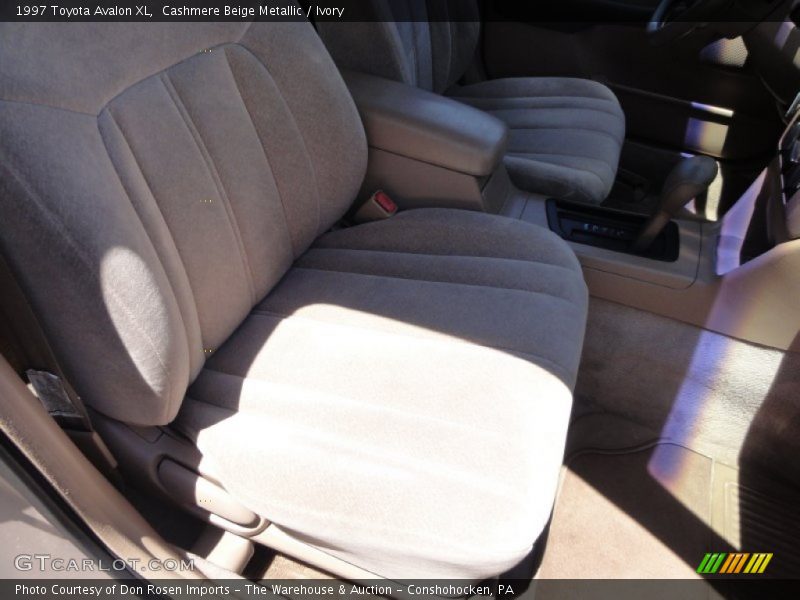 Cashmere Beige Metallic / Ivory 1997 Toyota Avalon XL