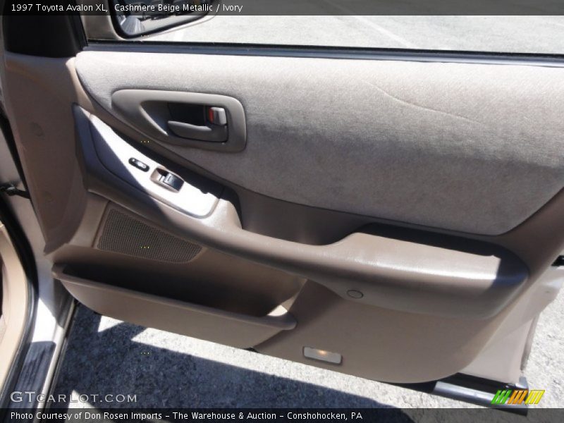 Cashmere Beige Metallic / Ivory 1997 Toyota Avalon XL