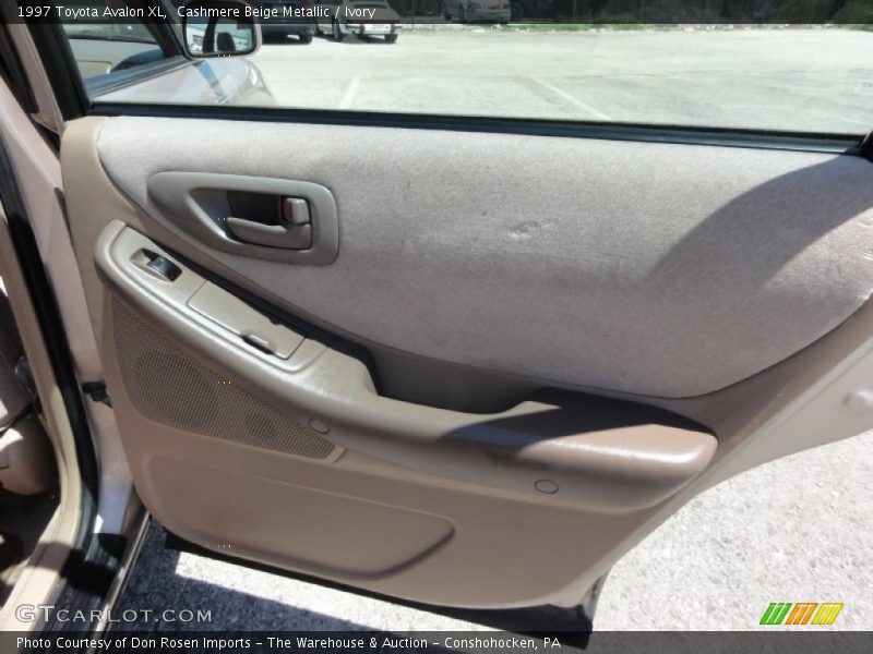 Cashmere Beige Metallic / Ivory 1997 Toyota Avalon XL