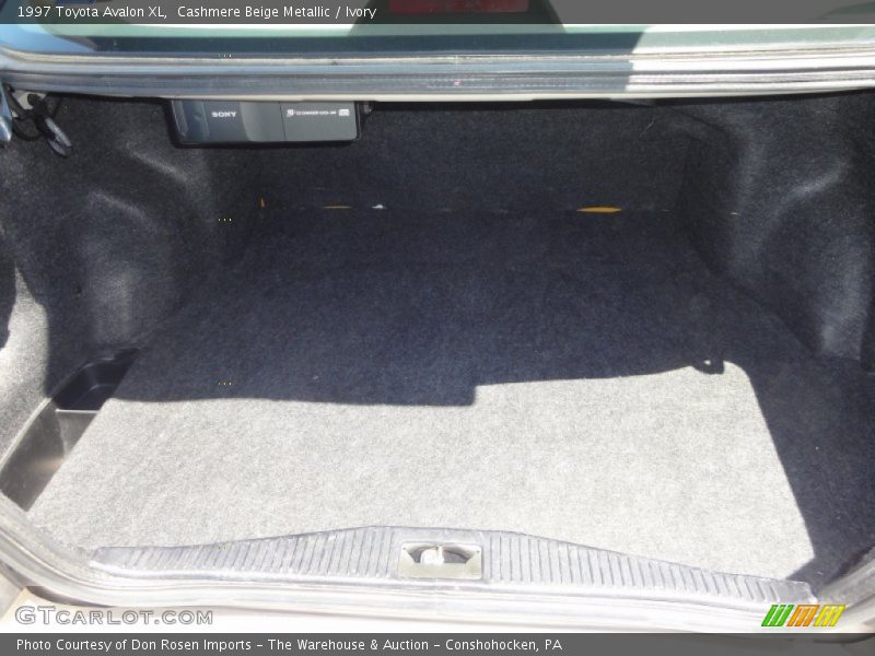 Cashmere Beige Metallic / Ivory 1997 Toyota Avalon XL