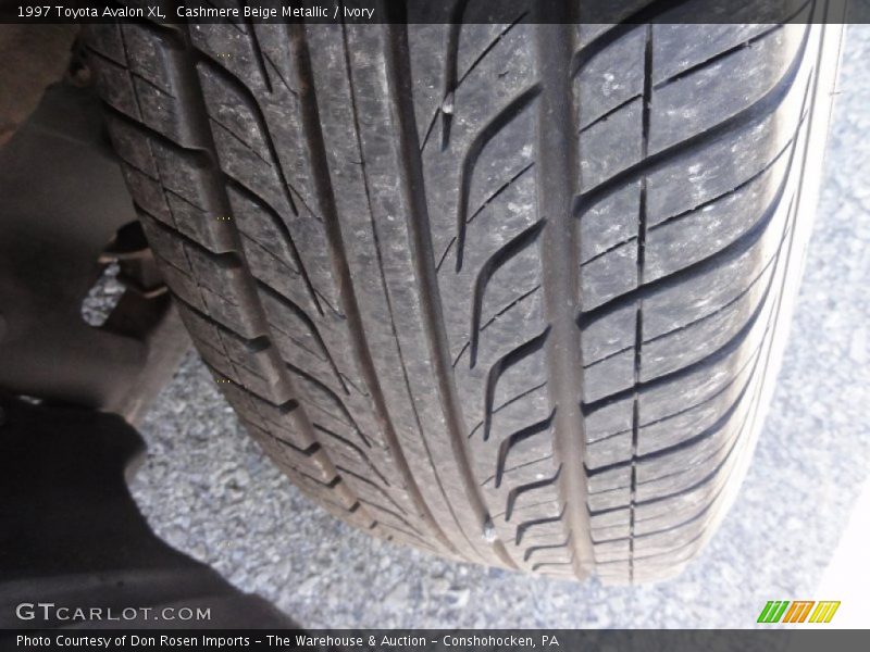 Cashmere Beige Metallic / Ivory 1997 Toyota Avalon XL