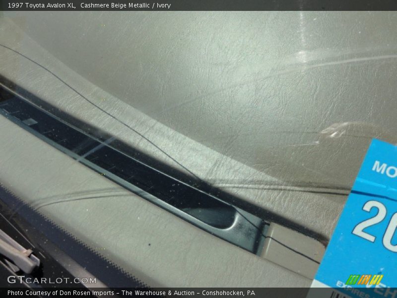 Cashmere Beige Metallic / Ivory 1997 Toyota Avalon XL
