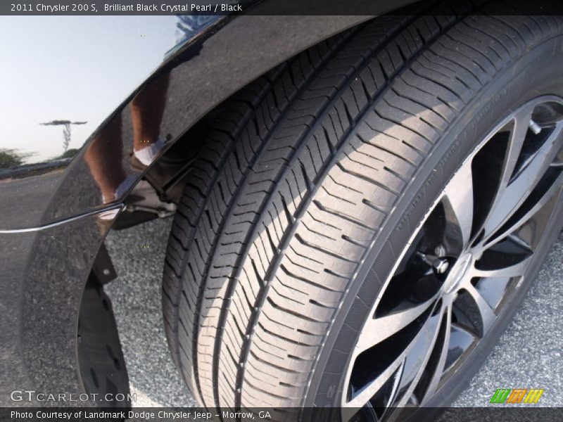 Brilliant Black Crystal Pearl / Black 2011 Chrysler 200 S