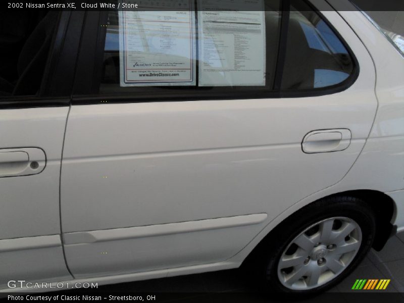 Cloud White / Stone 2002 Nissan Sentra XE