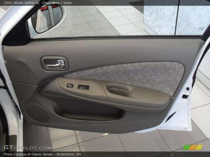 Cloud White / Stone 2002 Nissan Sentra XE