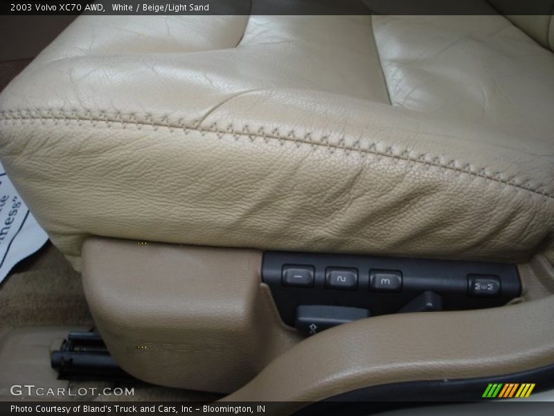 White / Beige/Light Sand 2003 Volvo XC70 AWD