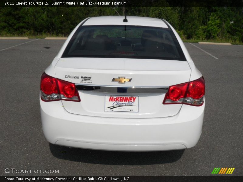 Summit White / Jet Black/Medium Titanium 2011 Chevrolet Cruze LS