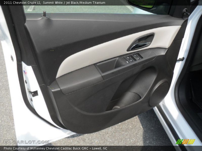 Summit White / Jet Black/Medium Titanium 2011 Chevrolet Cruze LS