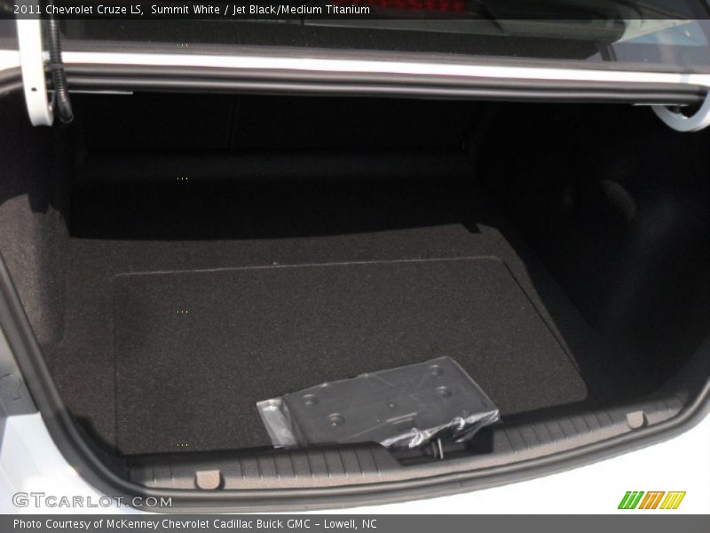 Summit White / Jet Black/Medium Titanium 2011 Chevrolet Cruze LS