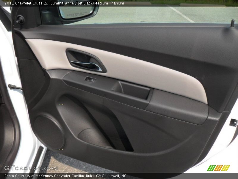 Summit White / Jet Black/Medium Titanium 2011 Chevrolet Cruze LS