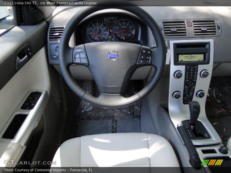 Ice White / Umbra/Calcite Leather 2011 Volvo S40 T5