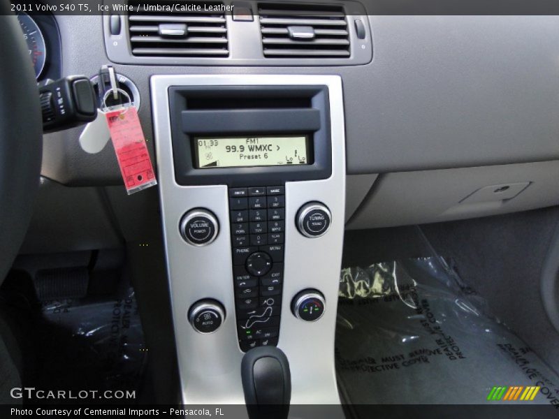 Ice White / Umbra/Calcite Leather 2011 Volvo S40 T5