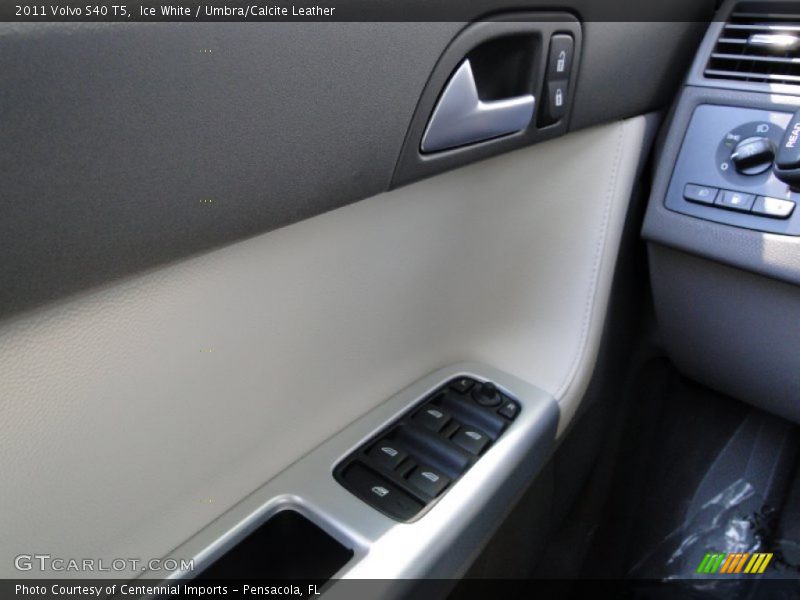 Ice White / Umbra/Calcite Leather 2011 Volvo S40 T5