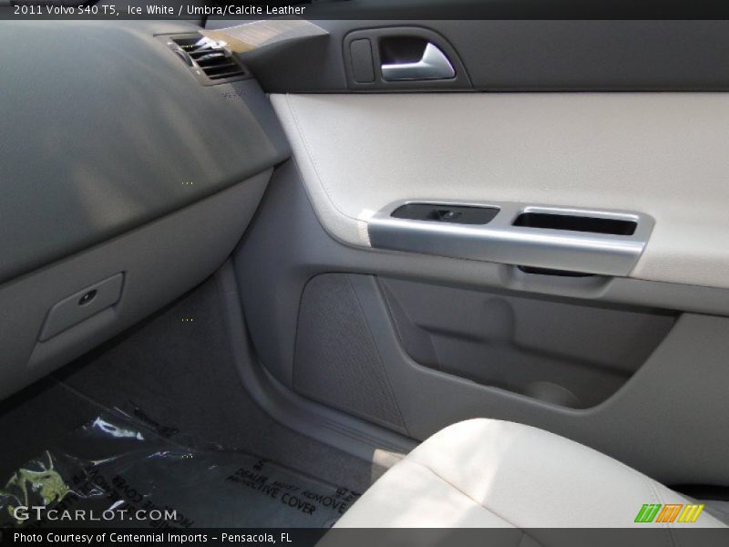 Ice White / Umbra/Calcite Leather 2011 Volvo S40 T5
