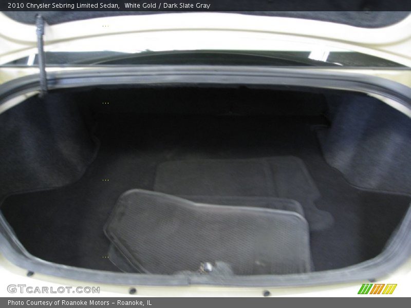  2010 Sebring Limited Sedan Trunk