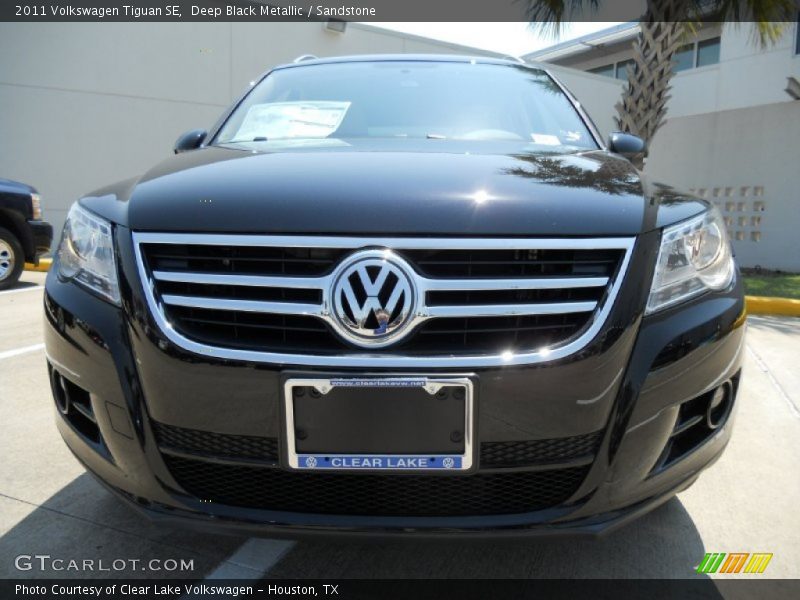 Deep Black Metallic / Sandstone 2011 Volkswagen Tiguan SE