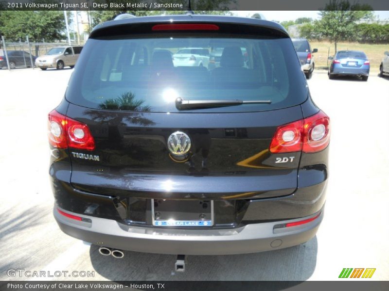 Deep Black Metallic / Sandstone 2011 Volkswagen Tiguan SE