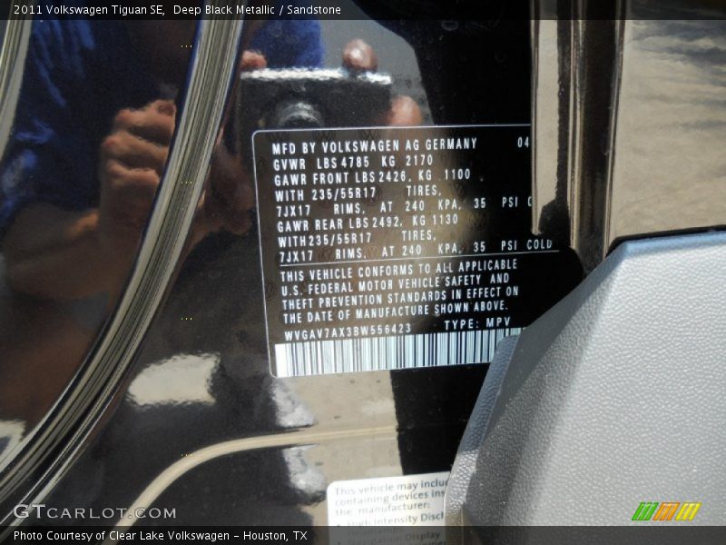 Deep Black Metallic / Sandstone 2011 Volkswagen Tiguan SE