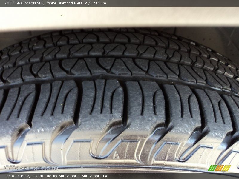White Diamond Metallic / Titanium 2007 GMC Acadia SLT