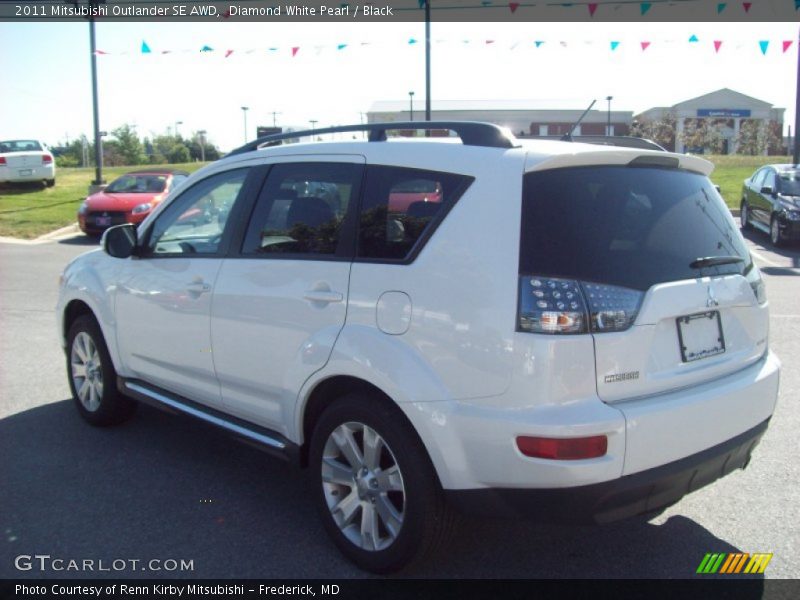 Diamond White Pearl / Black 2011 Mitsubishi Outlander SE AWD