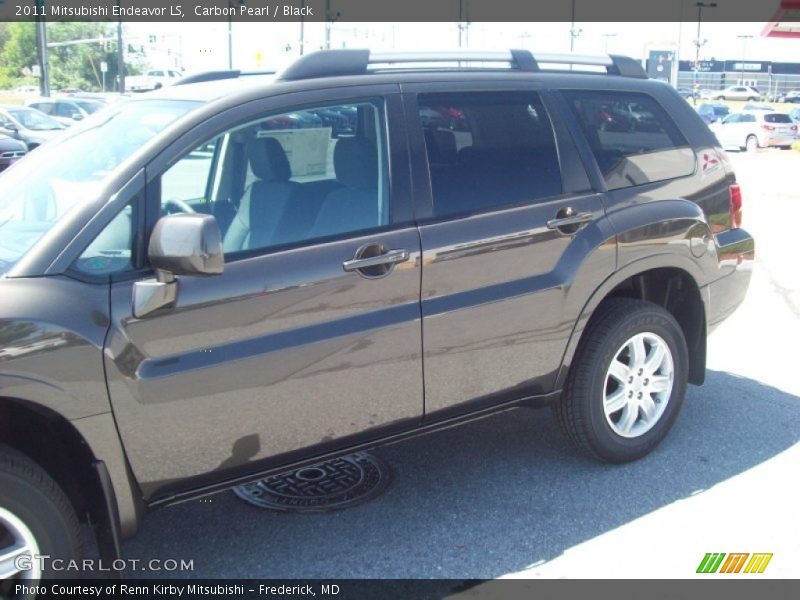 Carbon Pearl / Black 2011 Mitsubishi Endeavor LS