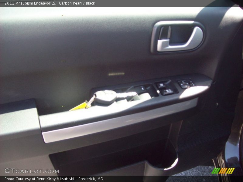 Carbon Pearl / Black 2011 Mitsubishi Endeavor LS