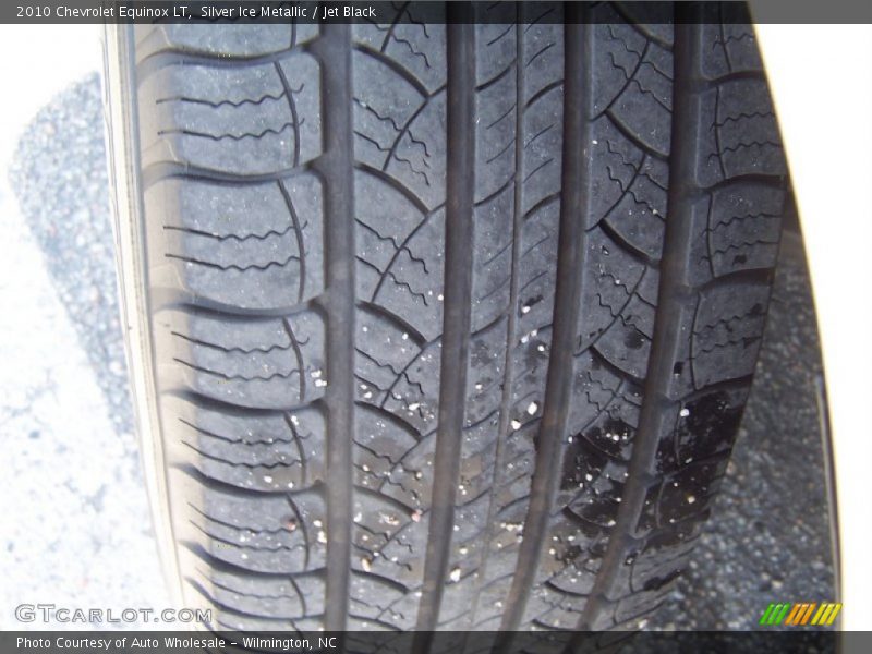 Silver Ice Metallic / Jet Black 2010 Chevrolet Equinox LT
