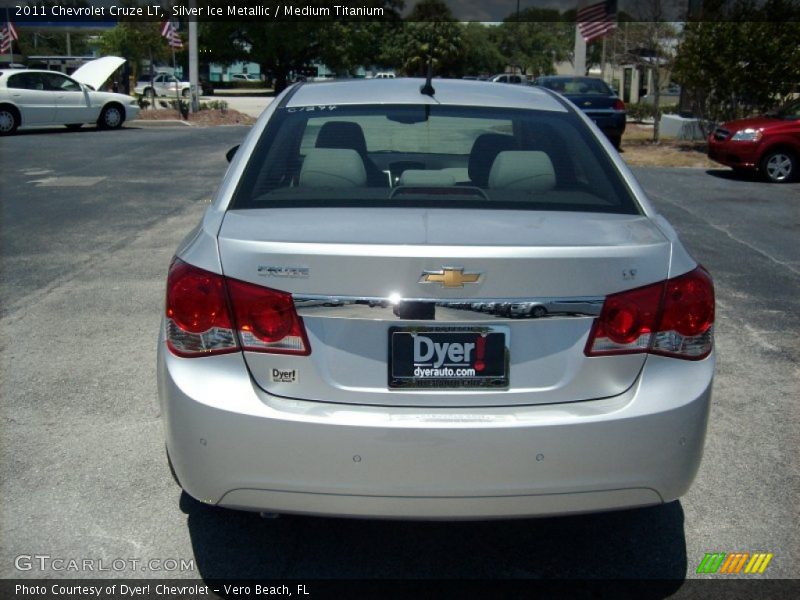 Silver Ice Metallic / Medium Titanium 2011 Chevrolet Cruze LT