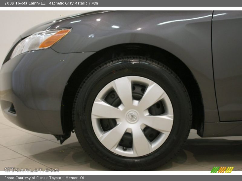 Magnetic Gray Metallic / Ash 2009 Toyota Camry LE